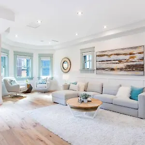 Easeful 2 Bedroom Unit Near Bay Apartment