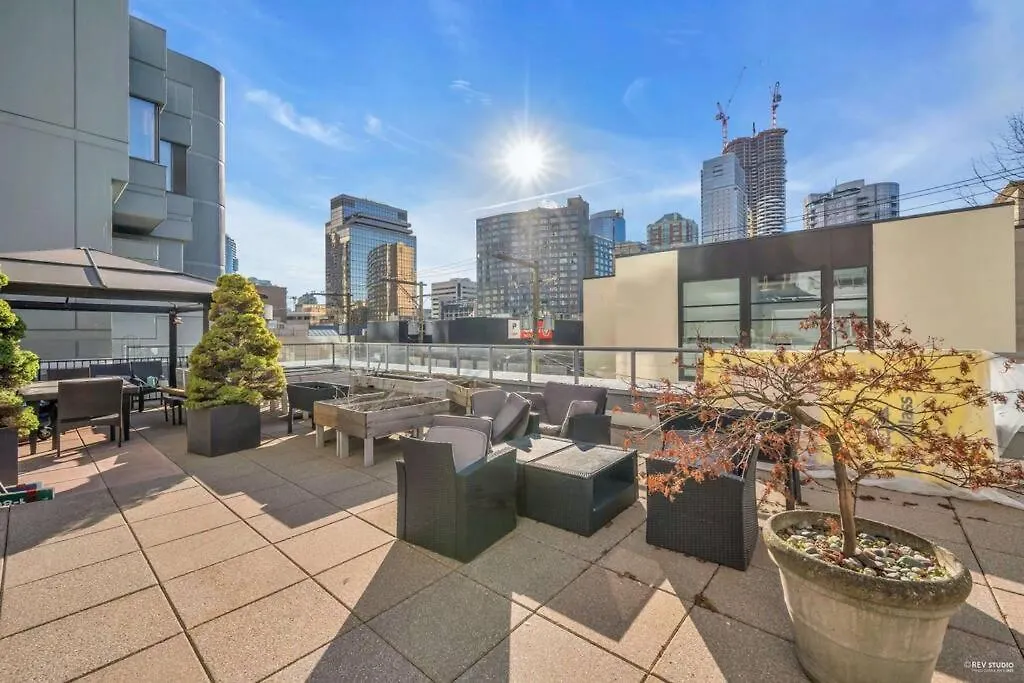 Modern Condo In The Heart Of Dt Overlooking City Vancouver Apartment