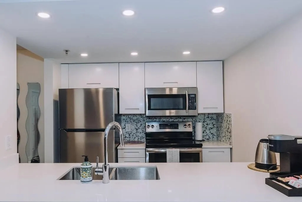 Apartment Modern Condo In The Heart Of Dt Overlooking City Vancouver